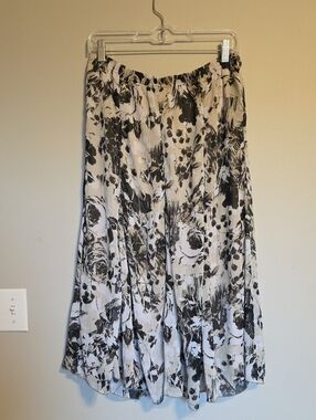 CHRISTOPHER & BANKS Black and White Floral A-Line Skirt